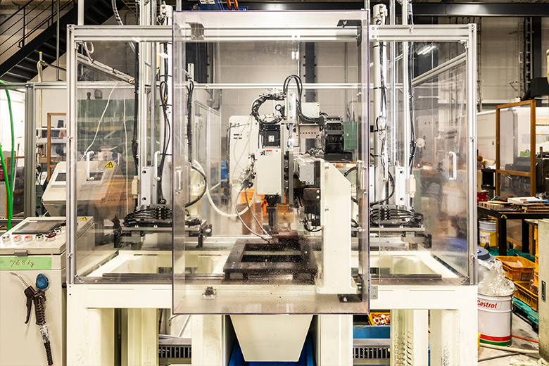 自動タッピングマシン