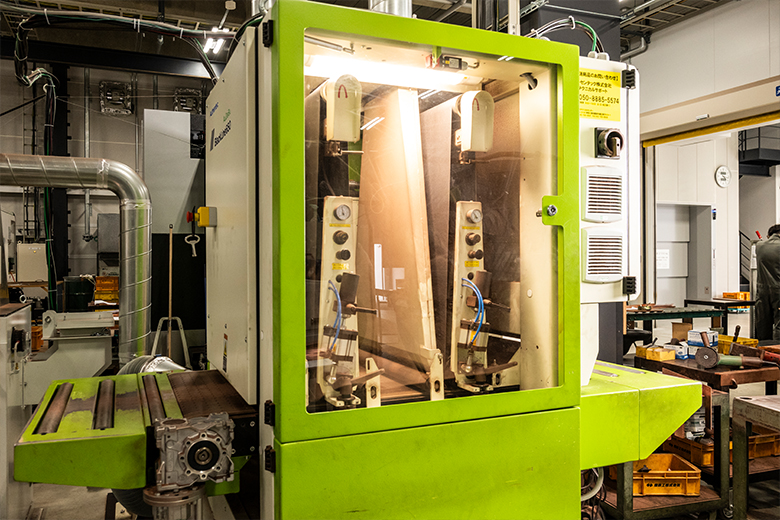 自動バリ取り機